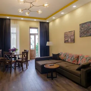Home@97 On Aghmashenebeli Avenue Тбилиси
